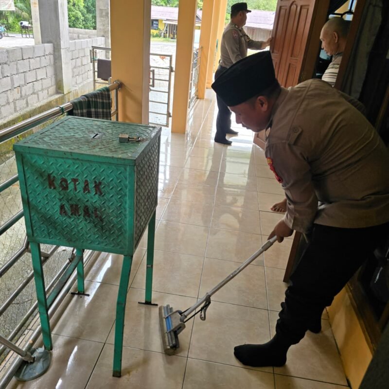 Pererat Silaturahmi, Polsek Banama Tingang Gelar Bakti Religi di Sejumlah Masjid