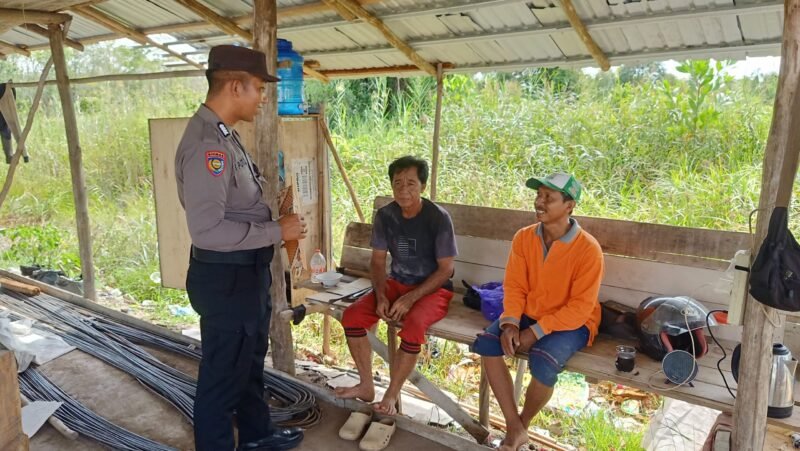 PERSONEL SATBINMAS POLRES PULANG PISAU SAMPAIKAN HIMBAUAN CEGAH PREMANISME DI TENGAH MASYARAKAT