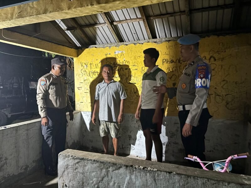 KANIT BINKAMSA POLRES PULANG PISAU LAKUKAN PENGECEKAN POS KAMLING DI DESA
