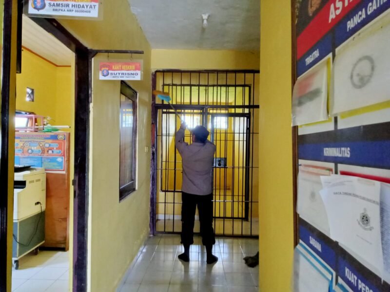 Polsek Kahayan Kuala melaksanakan giat Korve lingkungan terkait program Gerakan ASRI (Aman, Sehat, Resik dan Indah)