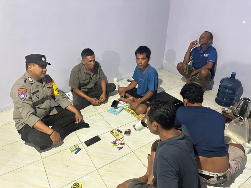 KANIT BINKAMSA POLRES PULANG PISAU LAKUKAN PENGECEKAN POS KAMLING DI DESA