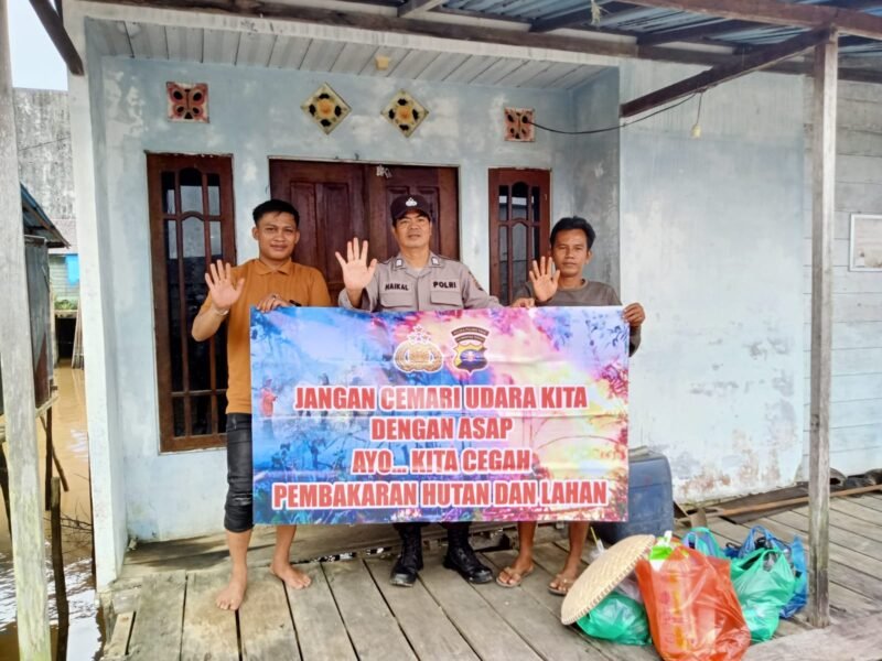 Personel Polsek Kahayan Kuala sambangi warga dan Memberikan himbauan Tentang Larangan Membakar hutan dan lahan