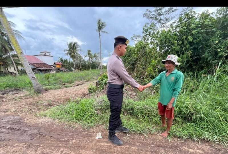 Sampaikan Pesan Kamtibmas Oleh personil Polsek Maliku Kepada Warga