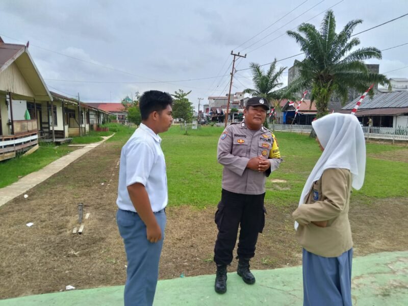 Polsek Kahayan Kuala lakukan sosialisasi kepada warga terkait Tindak Pidana Perdagangan Orang.