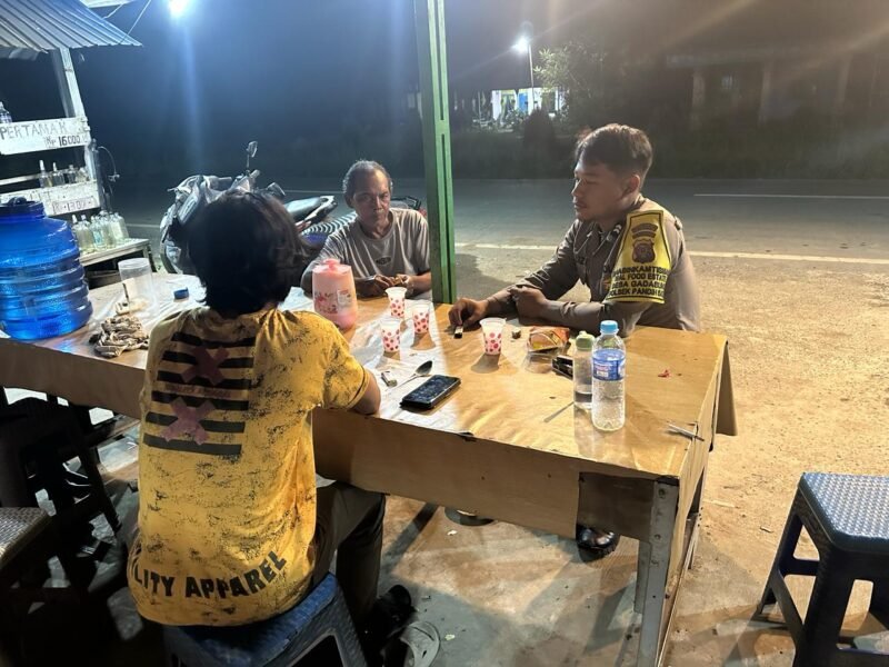 BHABINKAMTIBMAS POLSEK PANDIH BATU POLRES PULANG PISAU LAKUKAN PENGECEKAN POS KAMLING DI WILKUM POLSEK PANDIH BATU