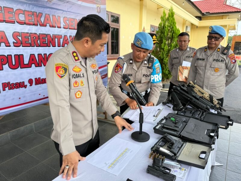 Pastikan Sesuai Prosedur, Kapolres Pulang Pisau Cek Senpi dan Amunisi Personel