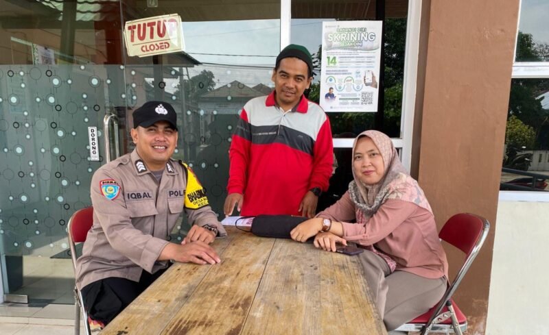Sampaikan Pesan Kamtibmas Oleh personil Polsek Maliku Kepada Warga