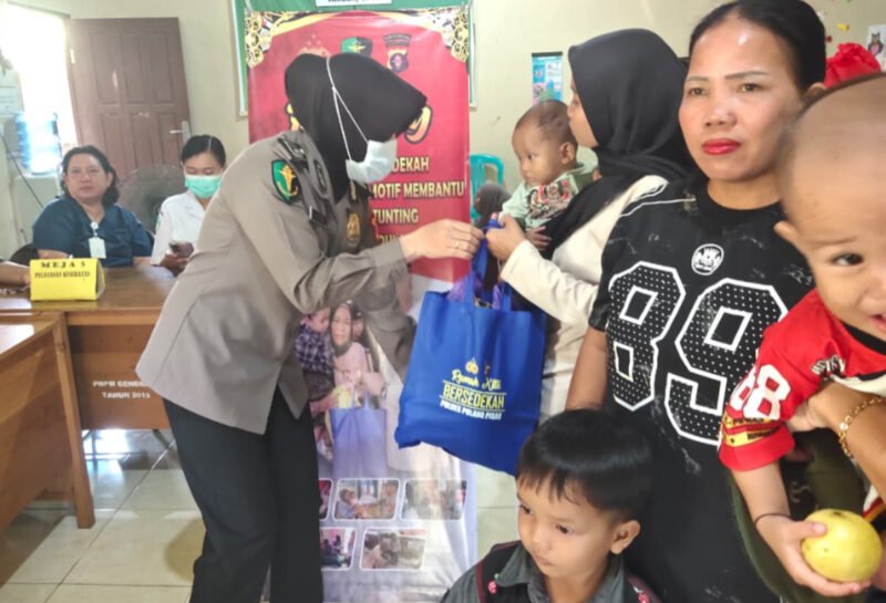 Peduli Generasi Sehat, Polres Pulang Pisau Galang Sedekah untuk Balita dan Ibu Menyusui