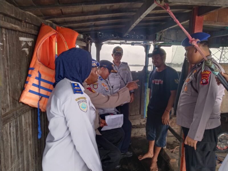 Cegah Kecelakaan Air Saat Mudik, Polres Pulang Pisau dan Disperkimhub Sidak Kelaikan Kapal Feri
