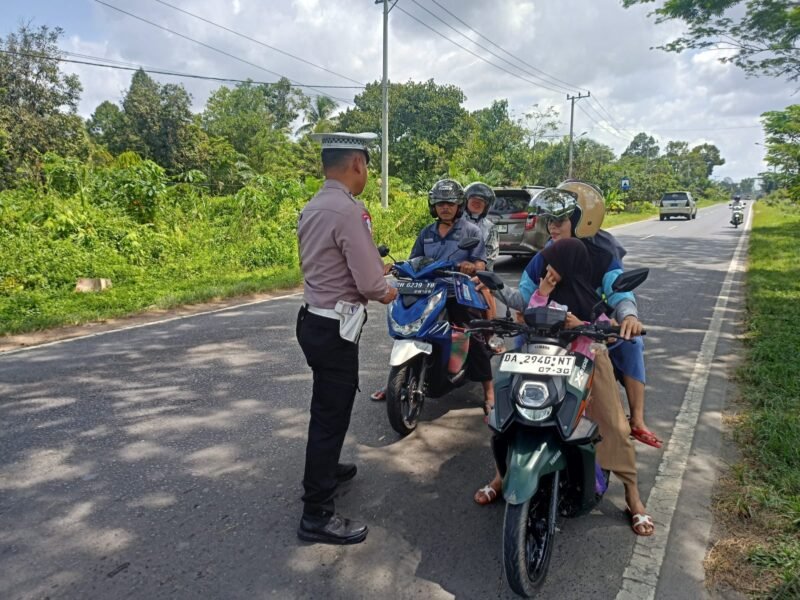 Satlantas Polres Pulang Pisau Dekatkan Diri ke Masyarakat Lewat Aksi ‘Polantas Menyapa’