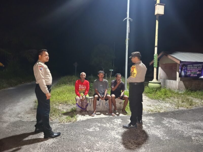 PERSONEL SATBINMAS POLRES PULANG PISAU SAMPAIKAN HIMBAUAN CEGAH PREMANISME DI TENGAH MASYARAKAT