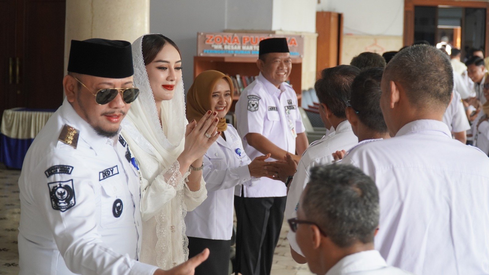 Hari Pertama Masuk Kerja Usai Libur Lebaran, Dedy Yon Ajak ASN Segera  Menyesuaikan Diri Bekerja Penuh Semangat - TargetNews.ID