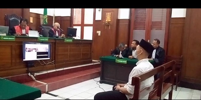 Berbekal Bujuk Rayu Mahasiswa Surabaya, Menyetubuhi Anak Dibawah Umur, Divonis 2 Tahun 9 Bulan Penjara dan Denda Rp 250 Juta.