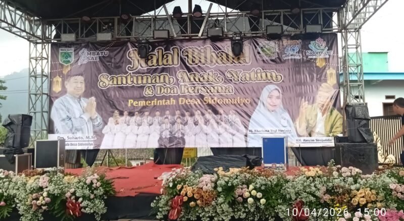 Foto ist: Sebelum acara Halal Bihalal dan Santunan Yatim Piatu Desa Sidomulyo di gelar . Pada akhirnya Kades Drs.Suharto,MM, pada pukul 18.20 meninggal dunia.