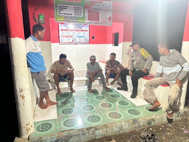 Jaga Kondusivitas Desa Belanti Siam, Polsek Pandih Batu Sambangi Pos Kamling