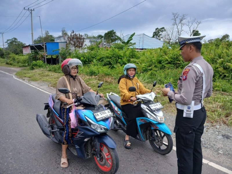 Sat Lantas Polres Pulang Pisau Berikan Himbauan Kamseltibcarlantas kepada Pengendara