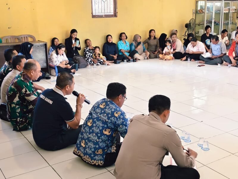 Dukung Program Prioritas Presiden, Polsek Kahayan Hilir Kawal Rapat Pembentukan Koperasi Desa Merah Putih