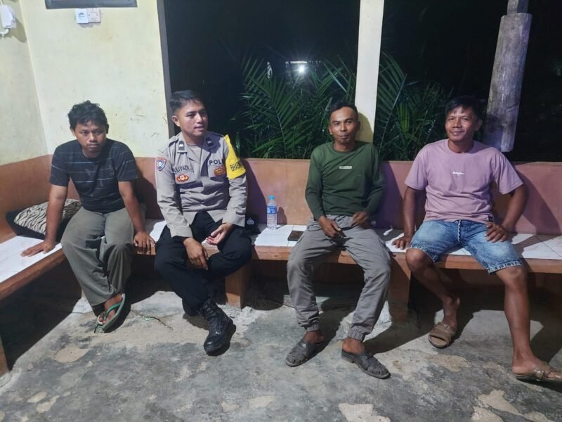 Pastikan Lingkungan Aman, Polsek Pandih Batu Cek Kesiapan Satkamling Desa Talio Muara
