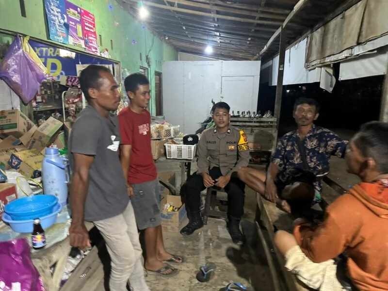 Tingkatkan Keamanan Lingkungan, Polsek Pandih Batu Sambangi Pos Kamling Desa Belanti Siam
