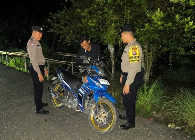 Jaga Kamtibmas, Polsek Banama Tingang Sisir Penyakit Masyarakat di Desa Bawan