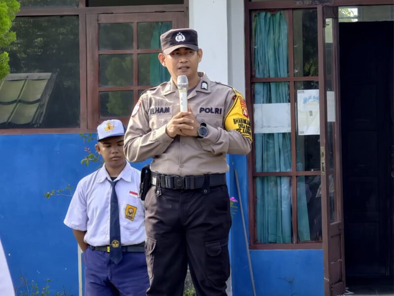 Gelar Upacara di SMPN 1 Kahayan Tengah, Polsek Ingatkan Siswa Waspada Penipuan Online 