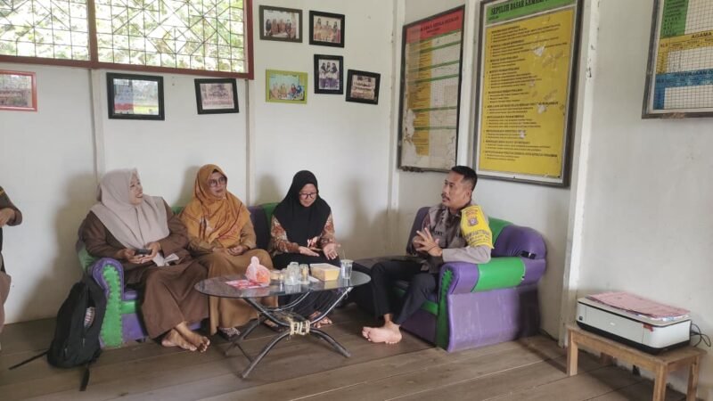 Pererat Silaturahmi, Bhabinkamtibmas Polsek Pandih Batu Sambangi Warga Food Estate Desa Belanti Siam