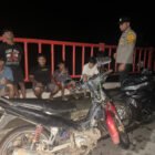 Bhabinkamtibmas Polsek Pandih Batu Temui Pedagang Belanti Siam, Serap Aspirasi Keamanan Malam Hari