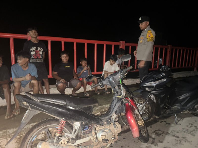 Bhabinkamtibmas Polsek Pandih Batu Temui Pedagang Belanti Siam, Serap Aspirasi Keamanan Malam Hari