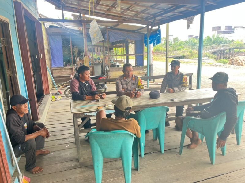 Perkuat Keamanan Wilayah, Kapolsek Sebangau Kuala Temui Warga Desa Sebangau Permai