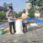 Sokong Ketahanan Pangan, Bhabinkamtibmas Pantau Langsung Proses Pascapanen di Belanti Siam