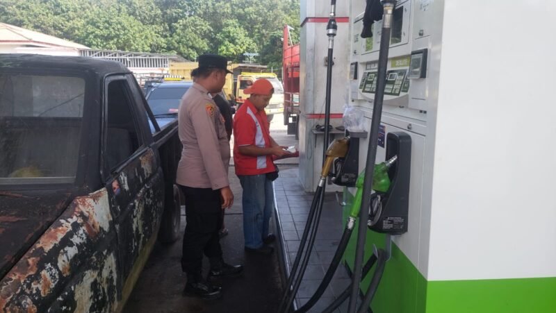 Pastikan Distribusi BBM Lancar, Polres Pulang Pisau Monitor Antrean di SPBU Trans-Kalimantan