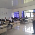 Personel Polsek Pandih Batu Sambangi SMKN 1, Sosialisasi Keamanan dan Ketertiban di Lingkungan Sekolah