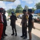 Cegah Antrean Panjang, Bhabinkamtibmas Polsek Jabiren Raya Pantau Stok BBM di SPBU