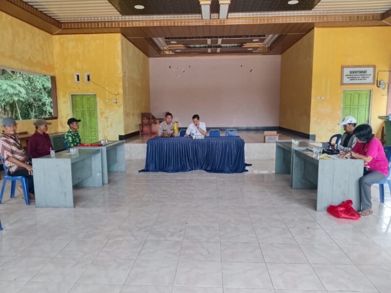 Bhabinkamtibmas Mediasi Sengketa Lahan di Desa Pangkoh Hilir