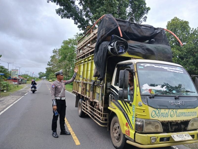 Tingkatkan Kepatuhan, Satlantas Polres Pulang Pisau Tegur Humanis Pengendara di Jalan