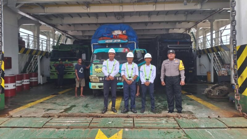 Polsek Kahayan Kuala Amankan Keberangkatan KMP Drajad Paciran di Pelabuhan Bahaur