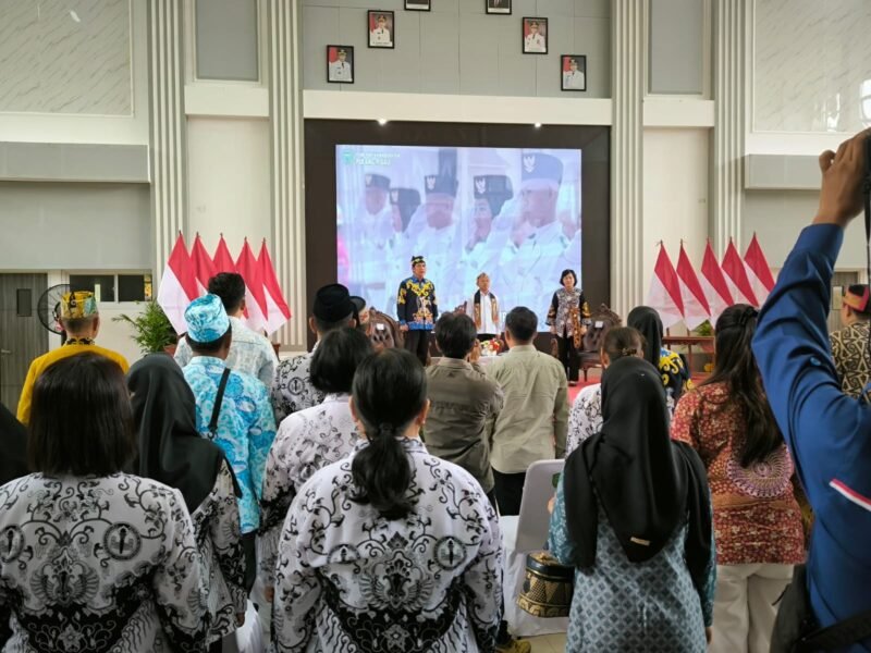 Personel Polres Pulang Pisau Amankan Kunjungan Wamen Dikdasmen di Aula Bupati
