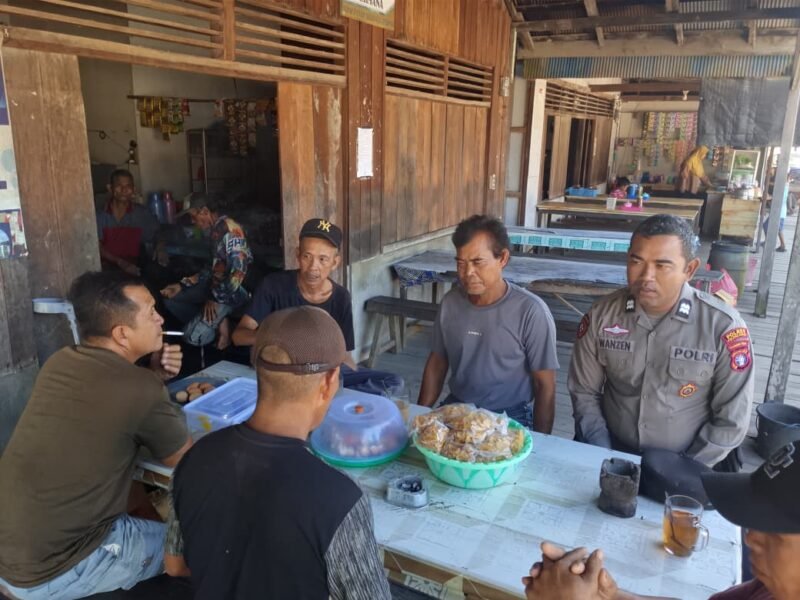 Polsek Sebangau Kuala Pererat Silaturahmi Lewat Door to Door System di Masyarakat