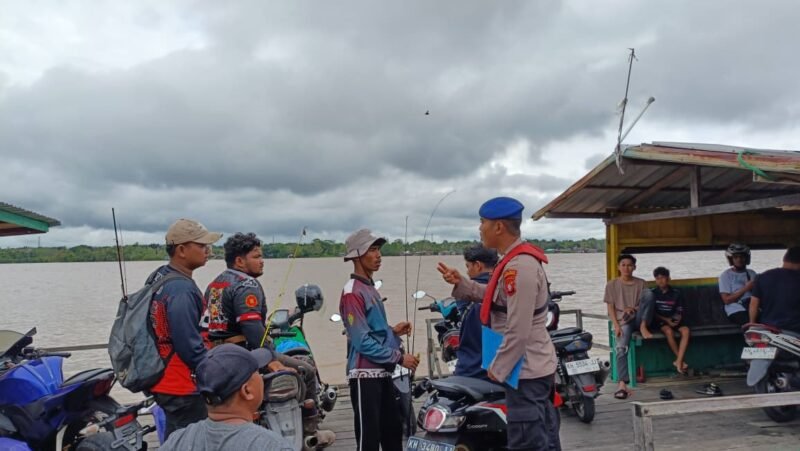 Satpolairud Polres Pulang Pisau Ingatkan Keselamatan Pengguna Jasa Feri Penyeberangan