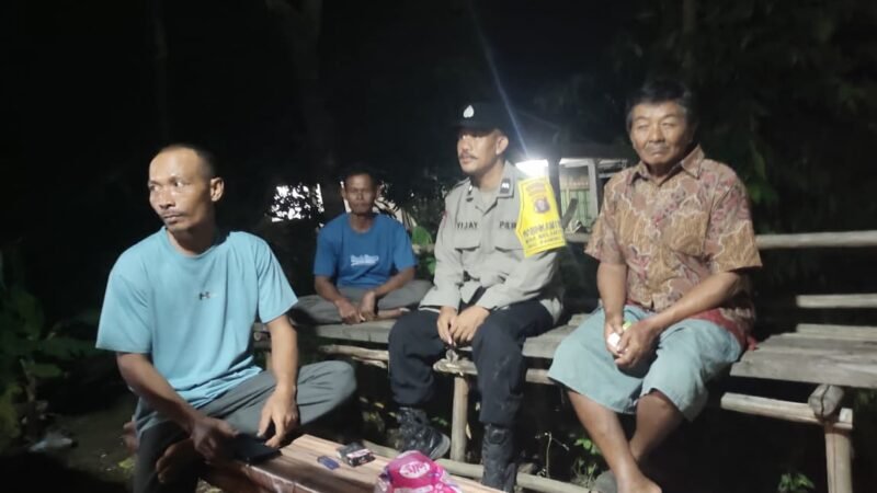 Bhabinkamtibmas Sambangi Warga Belanti Siam, Ajak Aktifkan Poskamling