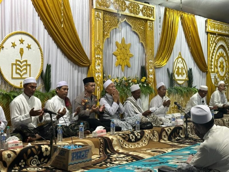 Polsek Pandih Batu Amankan Jalannya Majlis Dzikir dan Haul Akbar di Ponpes Nurul Mubarok II