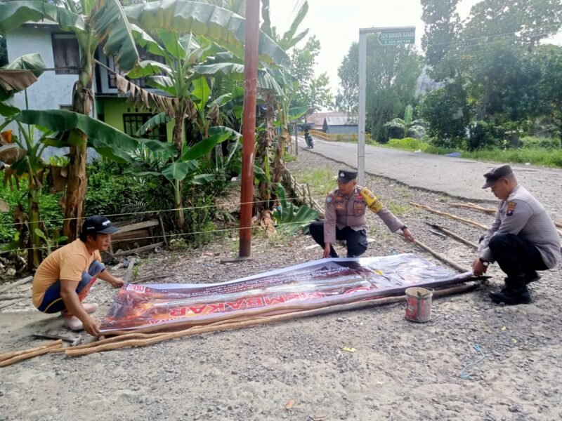 Upaya Cegah Karhutla, Polsek Kahayan Kuala Pasang Spanduk Imbauan di Bahaur Tengah