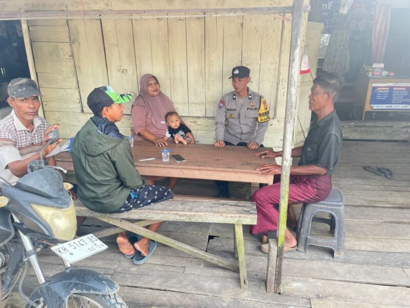 Perkuat Silahturahmi, Polsek Sebangau Kuala Ajak Warga Jaga Keamanan Desa