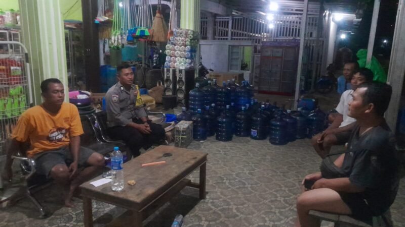 Personel Polsek Pandih Batu Sambangi Warga Desa Pangkoh Hilir