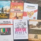 Foto ist: Beberapa buku penting jadi dasar senjata dan edukasi profesi Jurnalis.