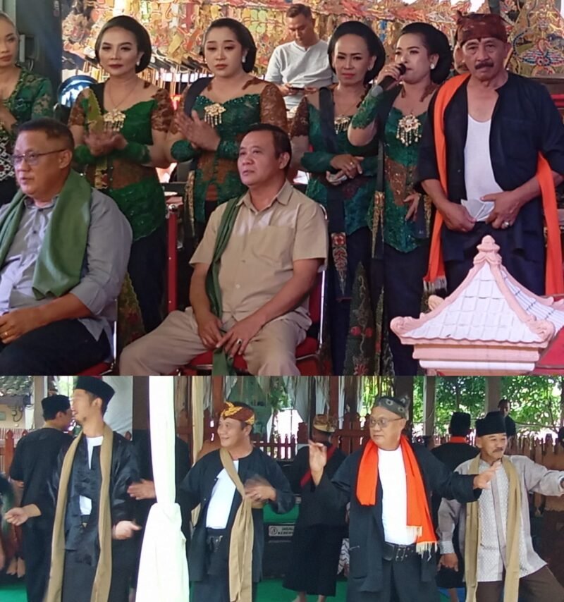 Foto ist: Kades Wiweko ,Sekdes Supriono sedang mengikuti proses doa bersama.
