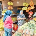 Foto ist: Pedang Buah maupun UMKM yang mendapat dukungan modal dari program KUR BRI.