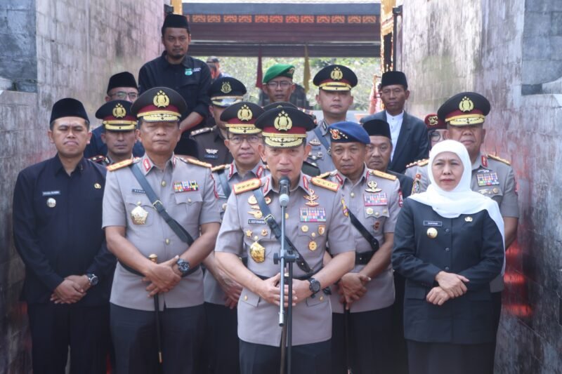 Kapolri Jenderal Listyo Sigit Prabowo kembali melanjutkan kegiatan ziarah ke makam para mantan Presiden. Hal ini dilakukan dalam rangkaian menjelang Hari Bhayangkara ke-80.