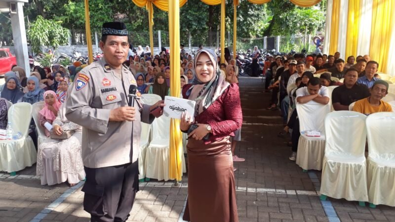 KBO Satbinmas Polres Pasuruan, Iptu Bambang Hariyadi, S.Pd., S.Sos., melaksanakan kegiatan pencerahan dan pembinaan penyuluhan (Binluh) kepada dewan guru serta ratusan wali murid MTs Ma’arif Sukorejo, Kabupaten Pasuruan.