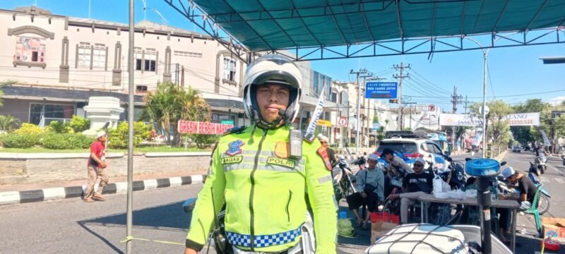 Jajaran Satuan Lalu Lintas (Satlantas) Polres Gresik menunjukkan komitmennya dalam menjaga keamanan dan kelancaran arus lalu lintas selama pelaksanaan Majelis Dzikir Maulid Nabi Muhammad SAW dan Haul Akbar Gresik yang berlangsung pada 20-21 Juni 2026.